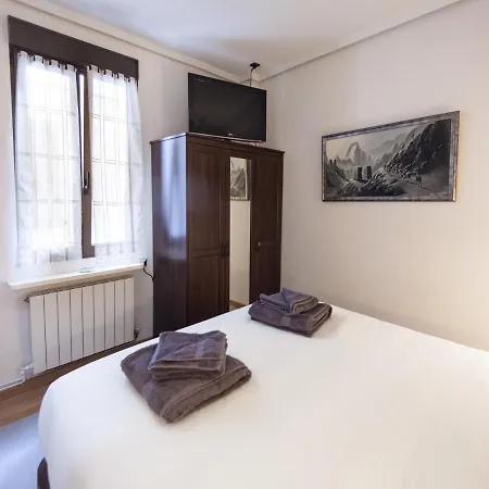 Habitación en casa particular Cosy - Guggen º Parking Free *